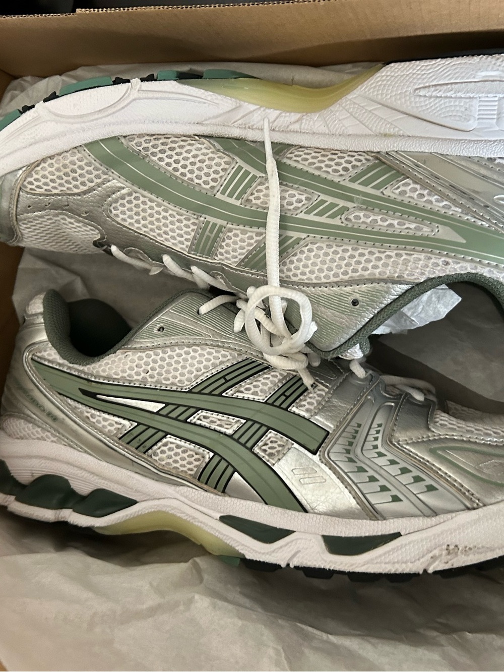 USED Gel-Kayano 14
Size 13
In great condition! - Picture 3 of 16
